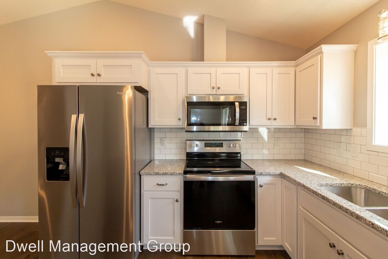 Foto principal - 3 br, 2 bath House - 5684 56th Street Nort...