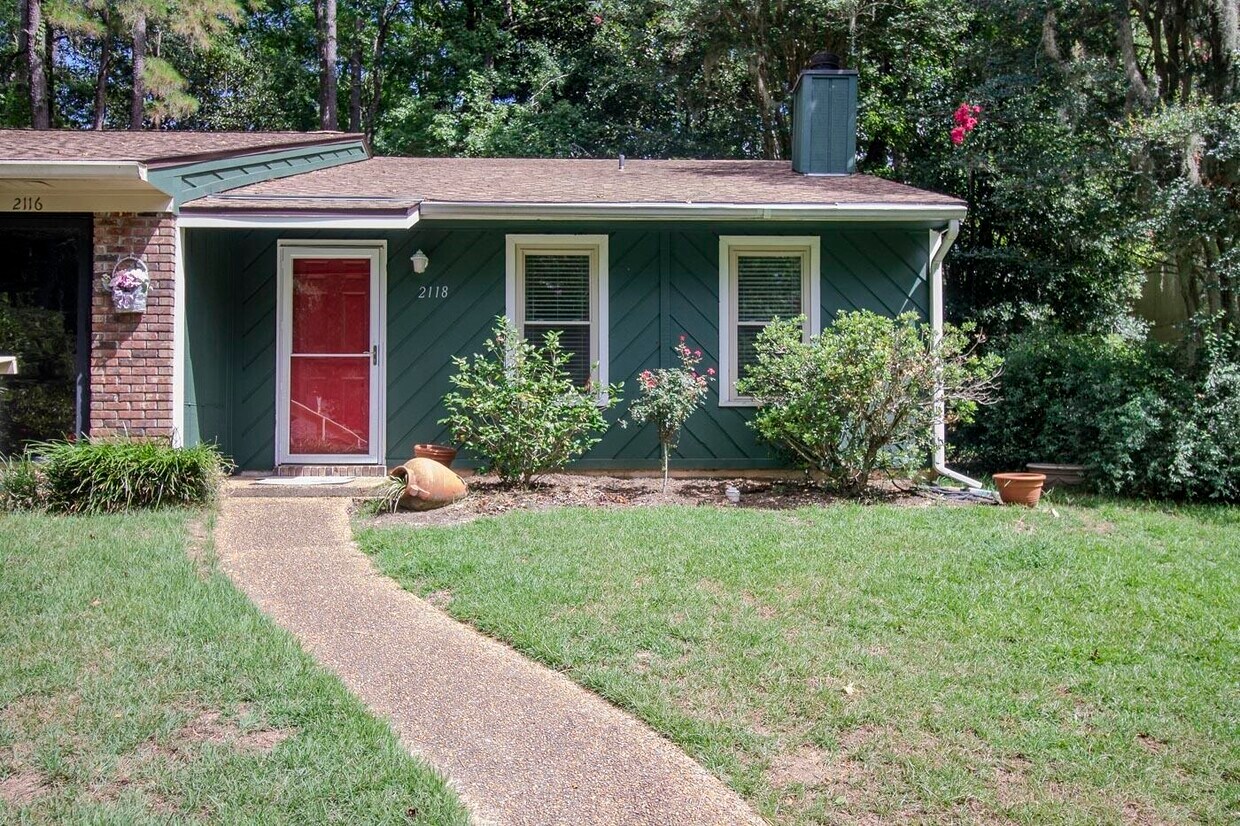 Primary Photo - 2118 Victory Garden Ln