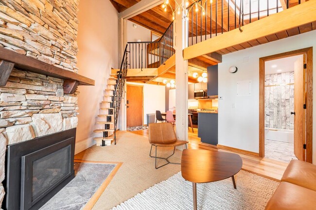 Building Photo - 2200 Lodgepole Cir