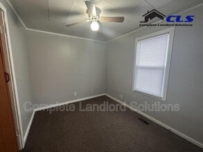 Building Photo - 916 Kussner St