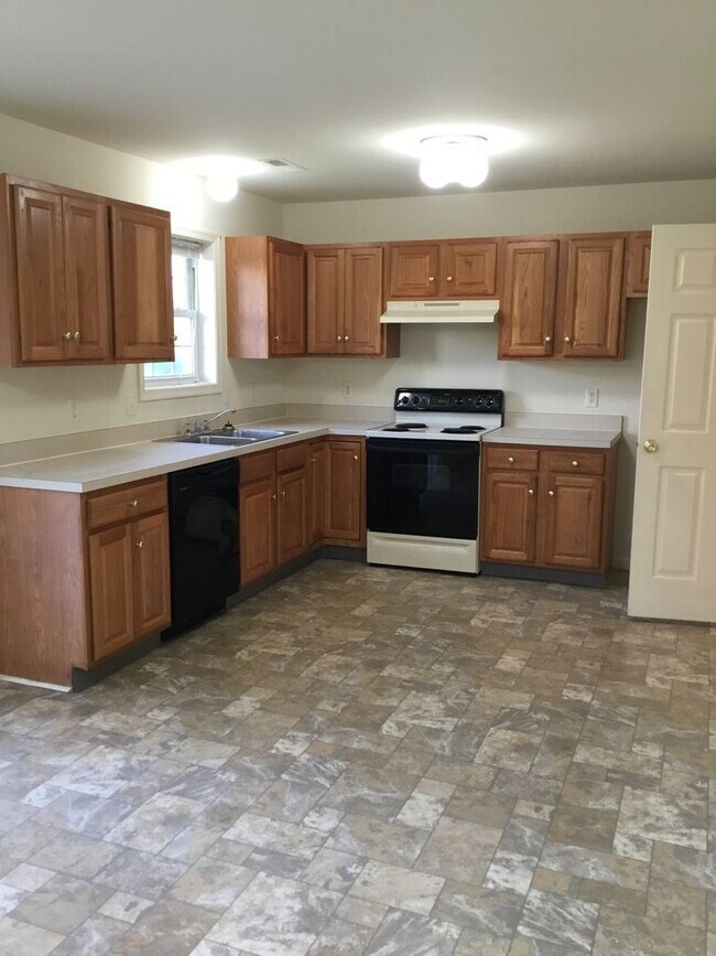 Building Photo - 3 br, 2.5 bath House - 204 ELMSHIRE DRIVE