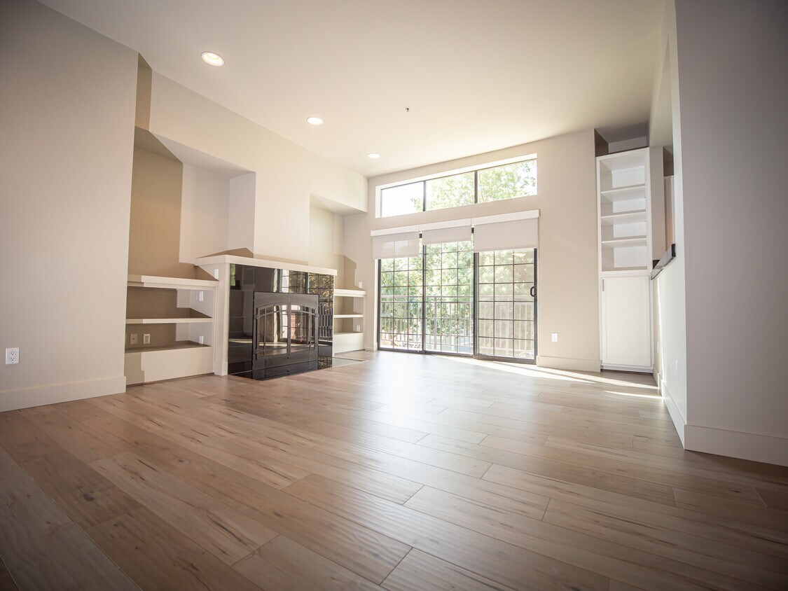 Open Concept Living w/Patio - 1819 S St