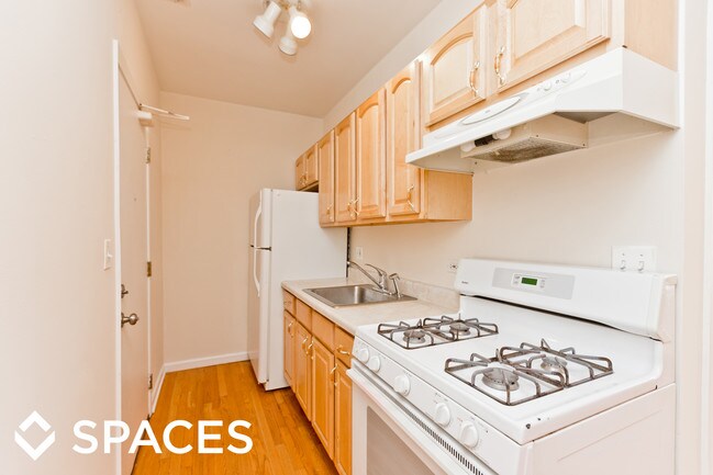 Building Photo - 4427 Lawndale Ave