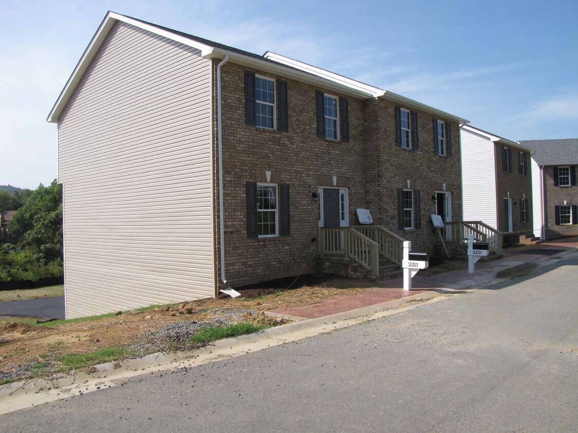 2301 Jenny Ln, Vinton, VA 24179 Townhome Rentals in Vinton VA