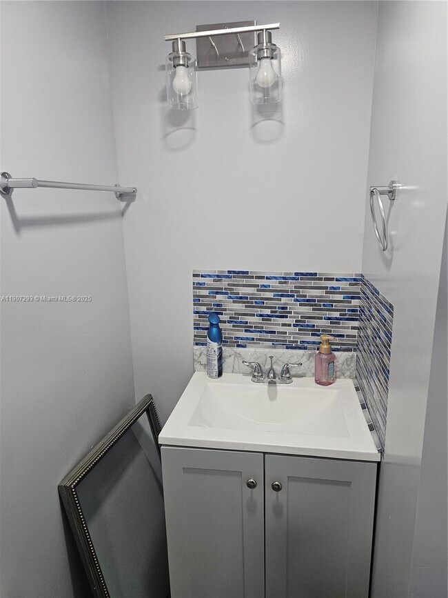 Foto del edificio - 7731 Indigo St