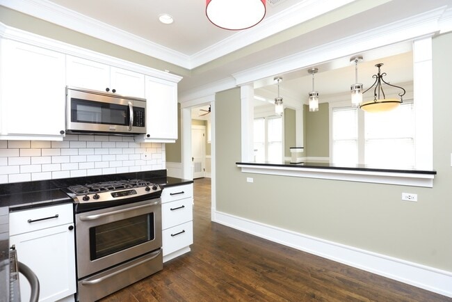 Building Photo - 3837 N Damen Ave