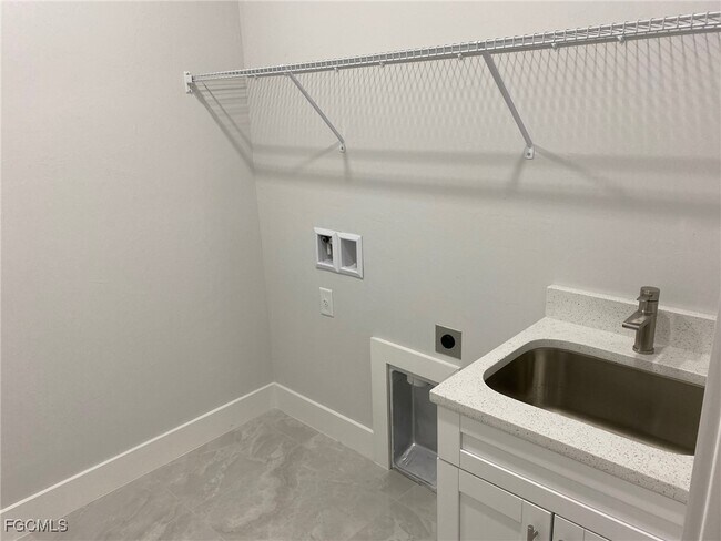 Foto del edificio - 702 NW 2nd Ln