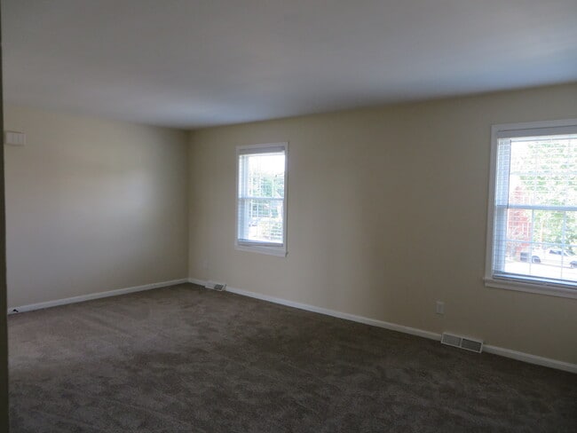 Spacious Living Room - 201 Applewood Dr (Lakeside Park, KY) House