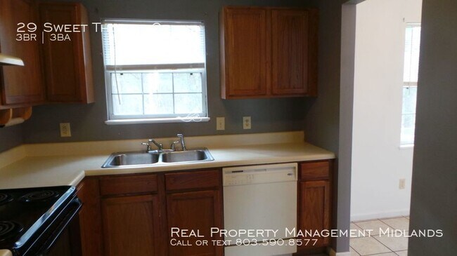Building Photo - Lovely Split-level Home in Irmo! Apply Now!