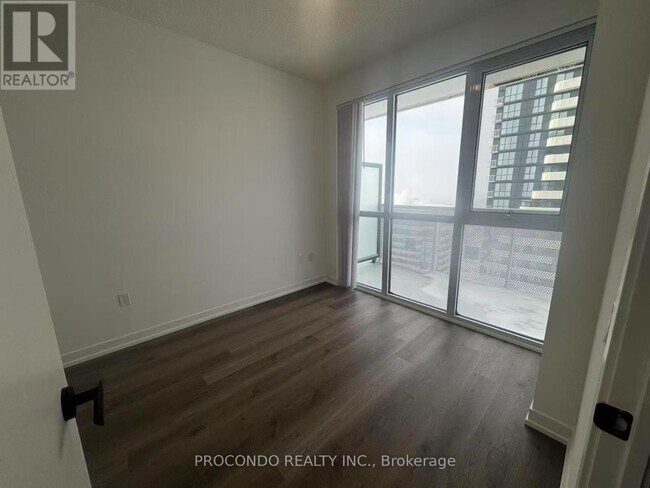 Photo du bâtiment - 8 Interchange Wy