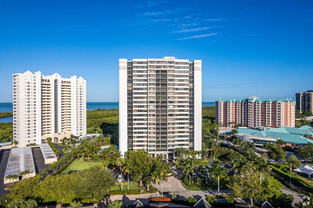 Building Photo - Stratford of Pelican Bay