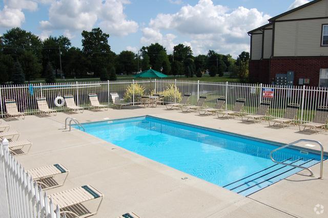 Pool - Gateway Crossing Apartments