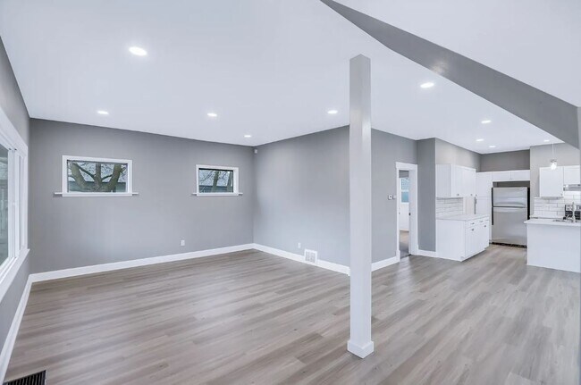 Sala de estar - 1719 E Empire Ave