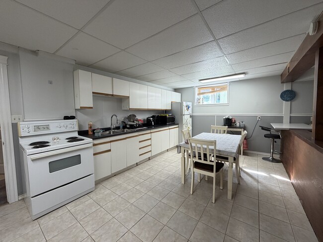 Building Photo - Apartment for Rent