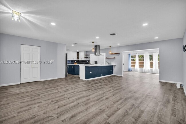 Building Photo - 851 SW 49th Way