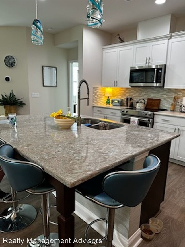 Building Photo - 2 br, 2 bath House - Furnished Latitude Ma...