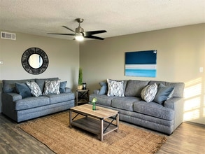 Building Photo - 302 Allen St