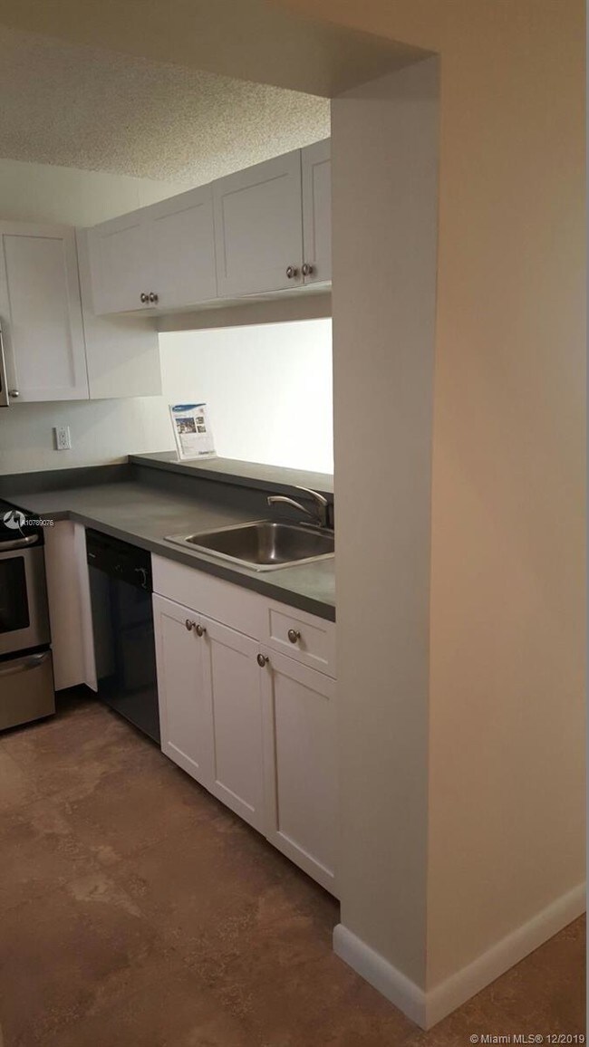 Foto del edificio - 22203 Glenmoor Dr