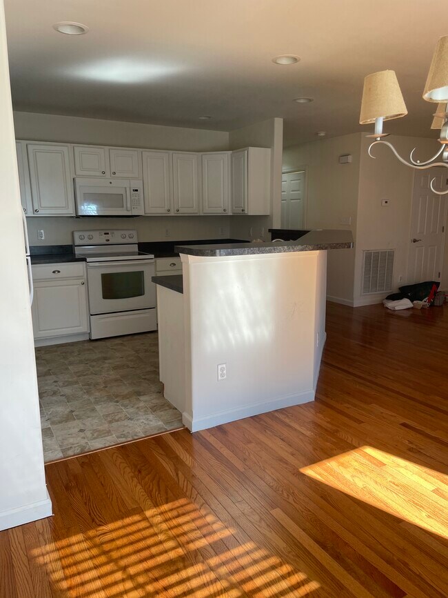 Building Photo - 37084 Mutiny Dr