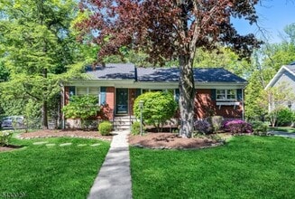 Building Photo - 31 Stonefield Rd