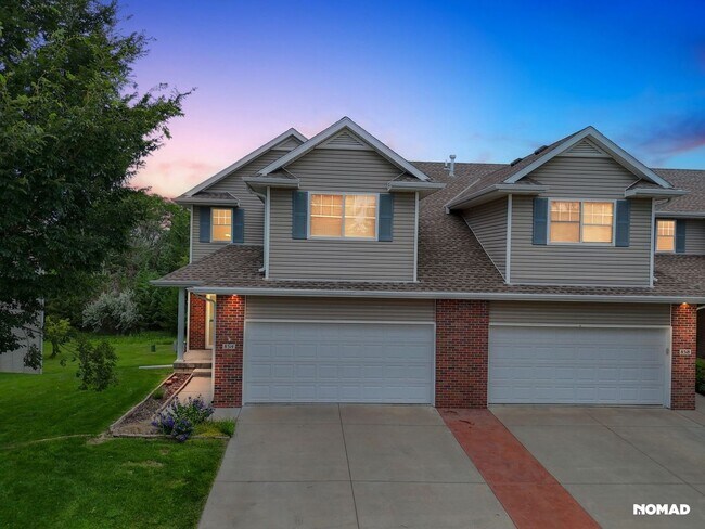 Building Photo - Charming 3BR Townhome in Lincoln