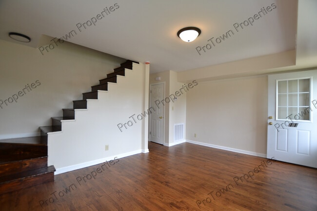 Building Photo - 11 E Zarley Blvd