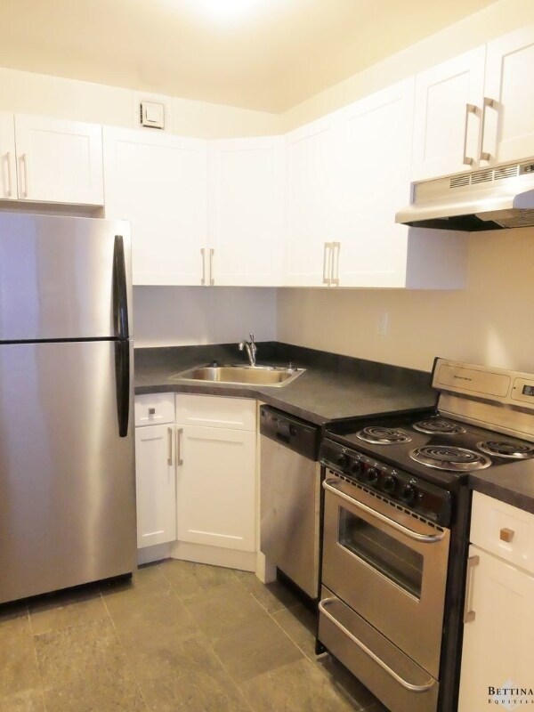 Building Photo - 422 E 76th St