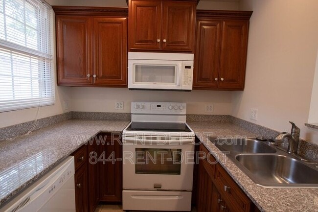 Building Photo - 532 S Alvord Blvd