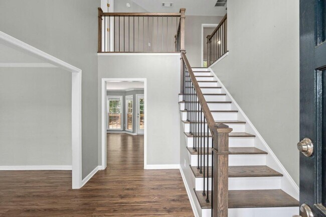 Building Photo - 230 Glen Ivy Dr