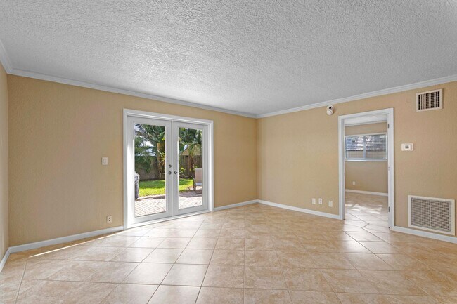 Foto del edificio - 309 NE 16th St