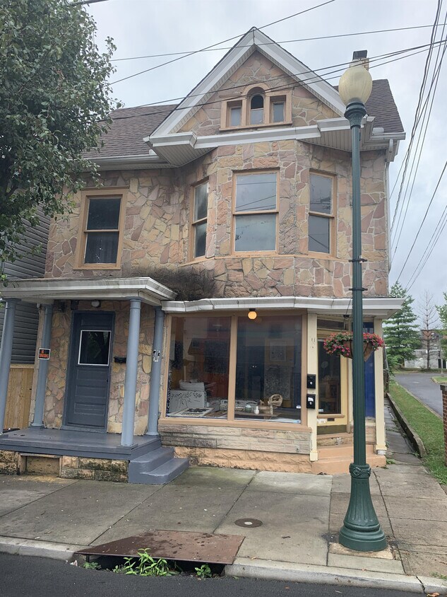 Foto principal - 531 W King St