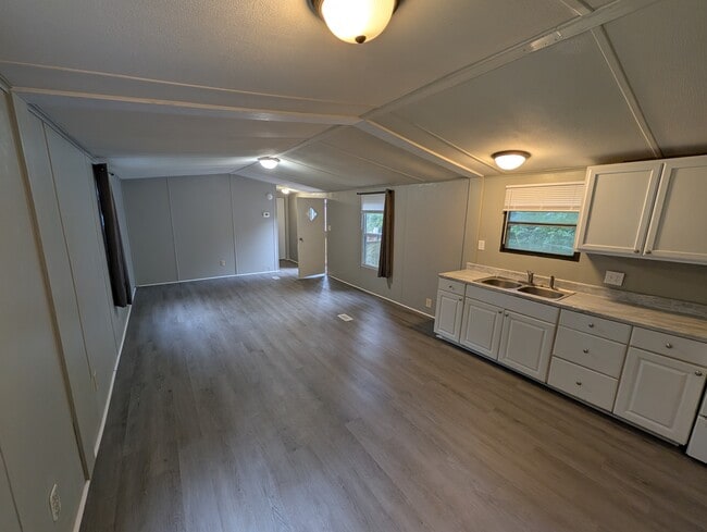 Foto del edificio - 135 Ransdell Ln