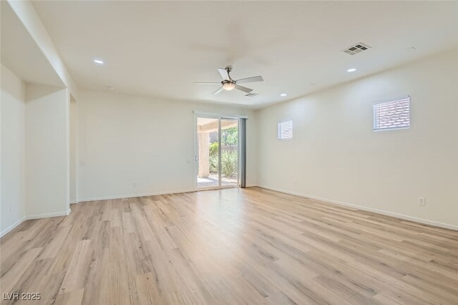 Foto del edificio - 2651 Dirleton Pl