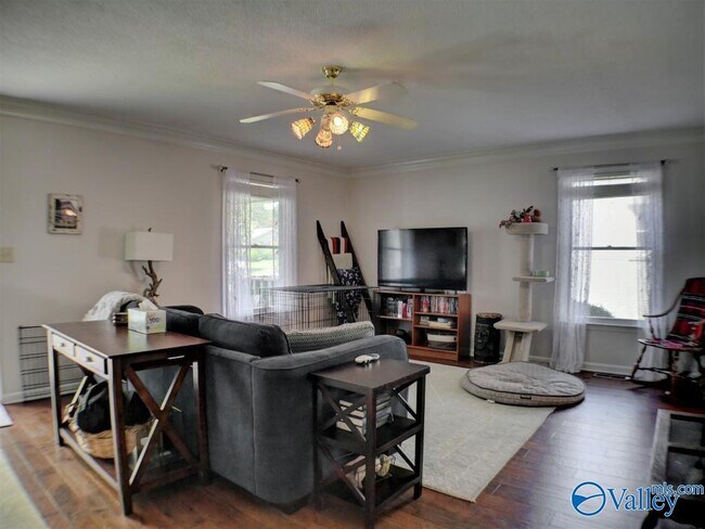 Foto del edificio - 1612 Ward Ave NE