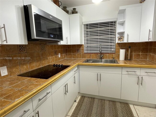 Photo - 63 NW 51st Ave House