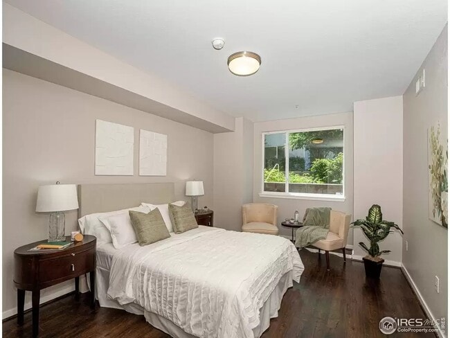 Master bedroom - 2850 E College Ave Apartment