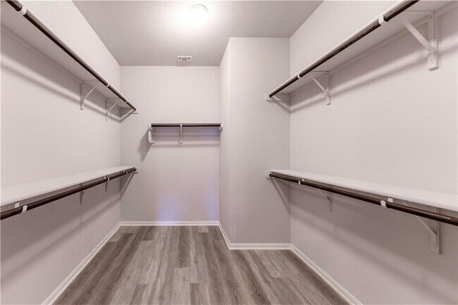 Foto del edificio - 504 Brashear Ln
