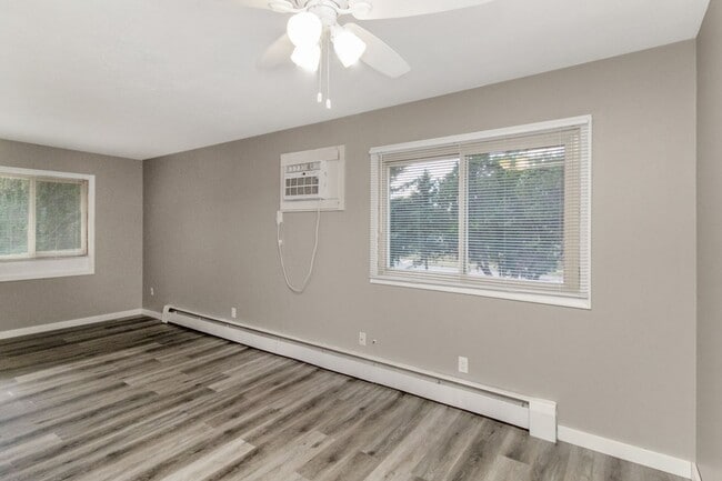 Building Photo - Beautiful updated Main-Level unit in Fabul...