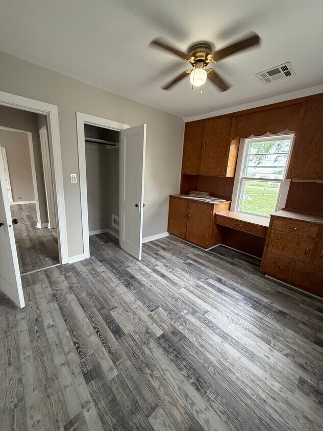 Foto del edificio - 1904 Home Cir