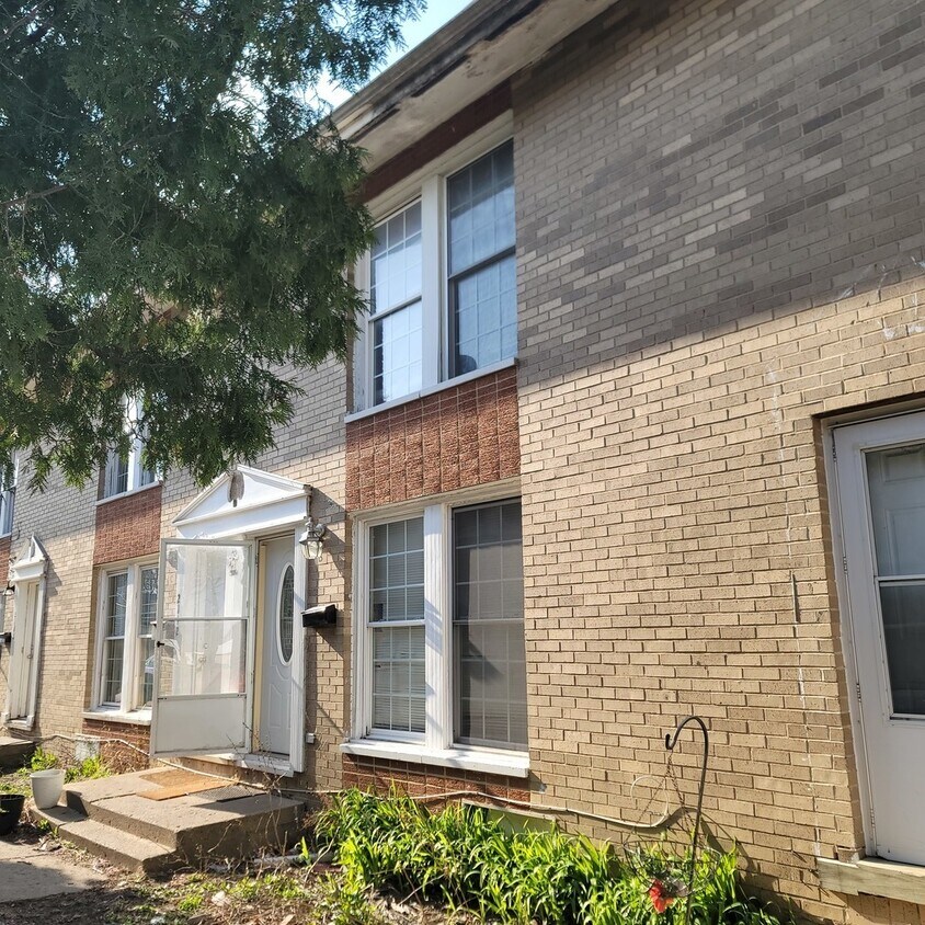 Building Photo - 2110 Hebron Ave