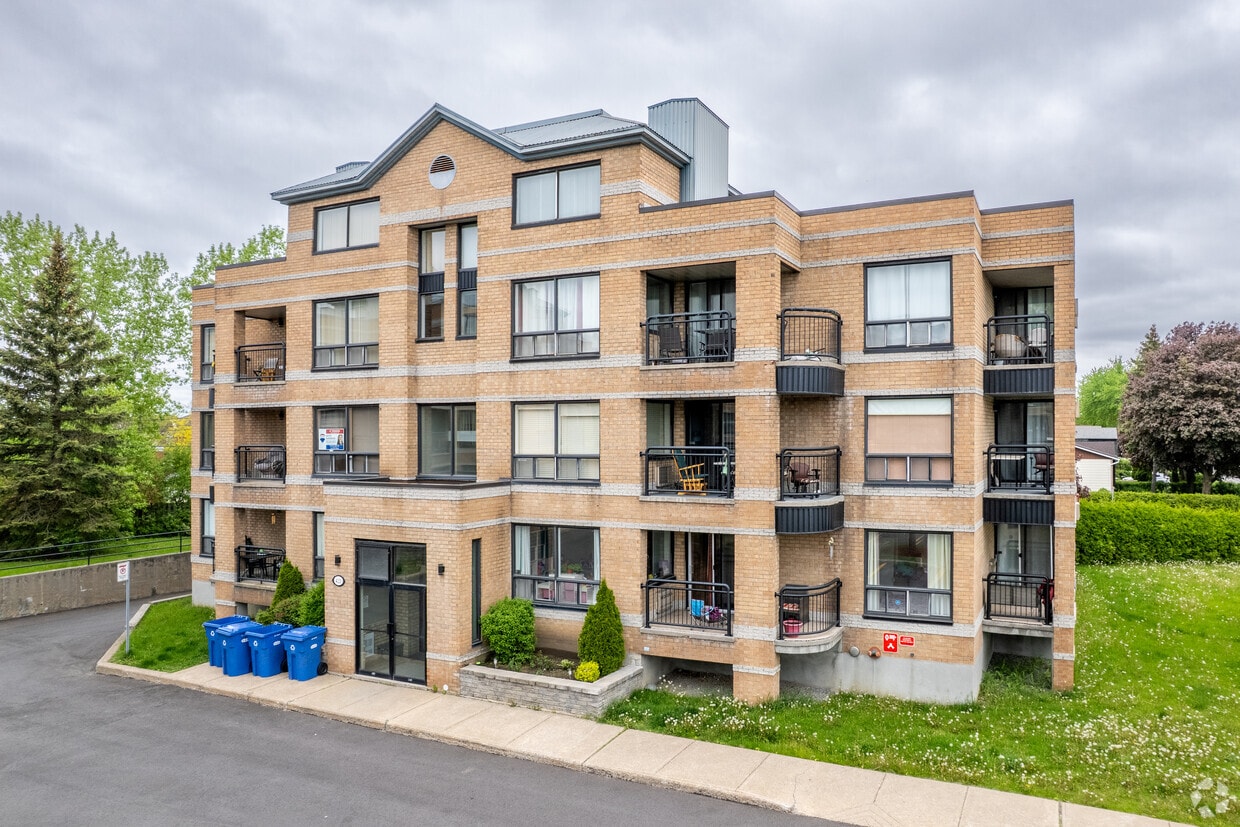 Building Photo - 423 Rue Roger-Pilon