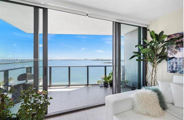 Building Photo - 460 NE 28th St