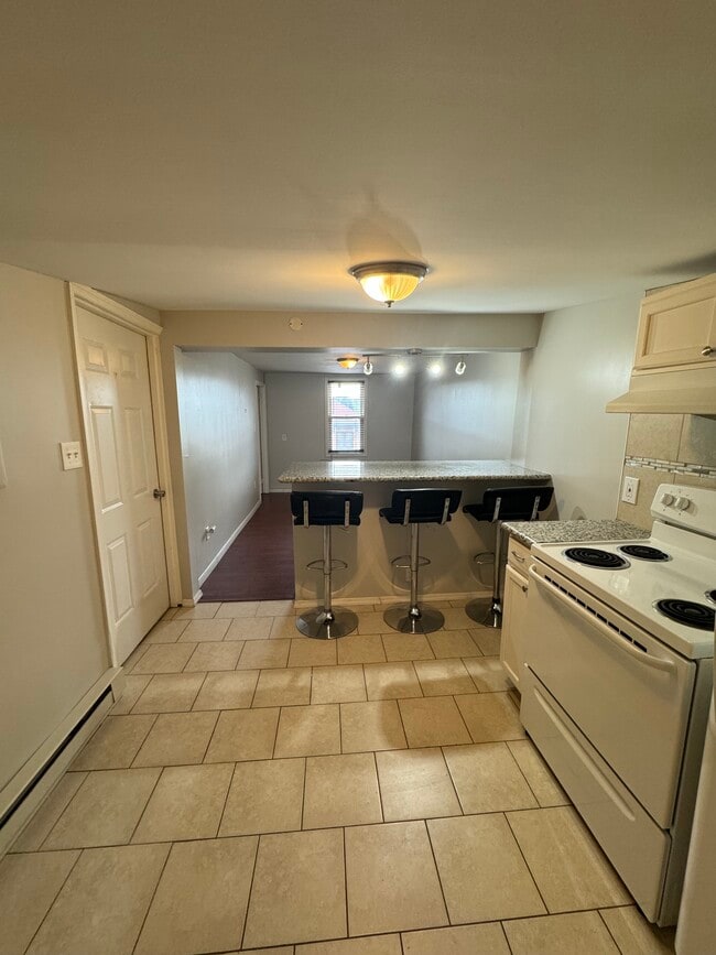 Building Photo - 464 3rd St
