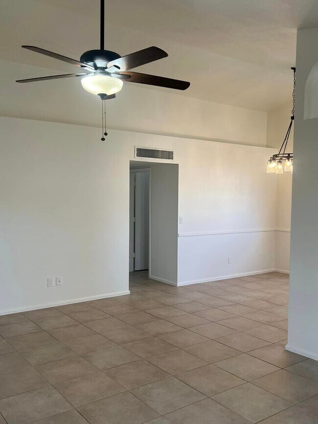 Foto del edificio - 6335 E Brown Rd