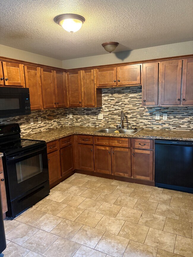 Foto del edificio - 123 SW Rose Garden Ln