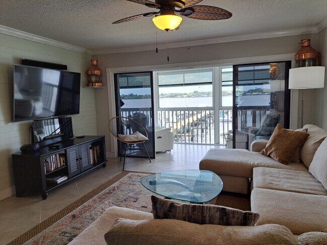 Sala de estar - 1868 SW Palm City Rd