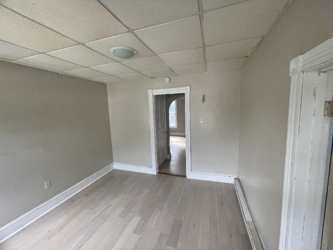 Building Photo - 582 Sunbury St