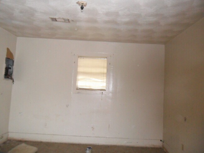 Building Photo - 1703 Shirley Ave