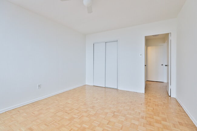 Building Photo - 2089 Lawrence Av