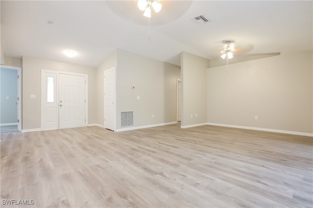 Foto principal - 987 Auburn Rd